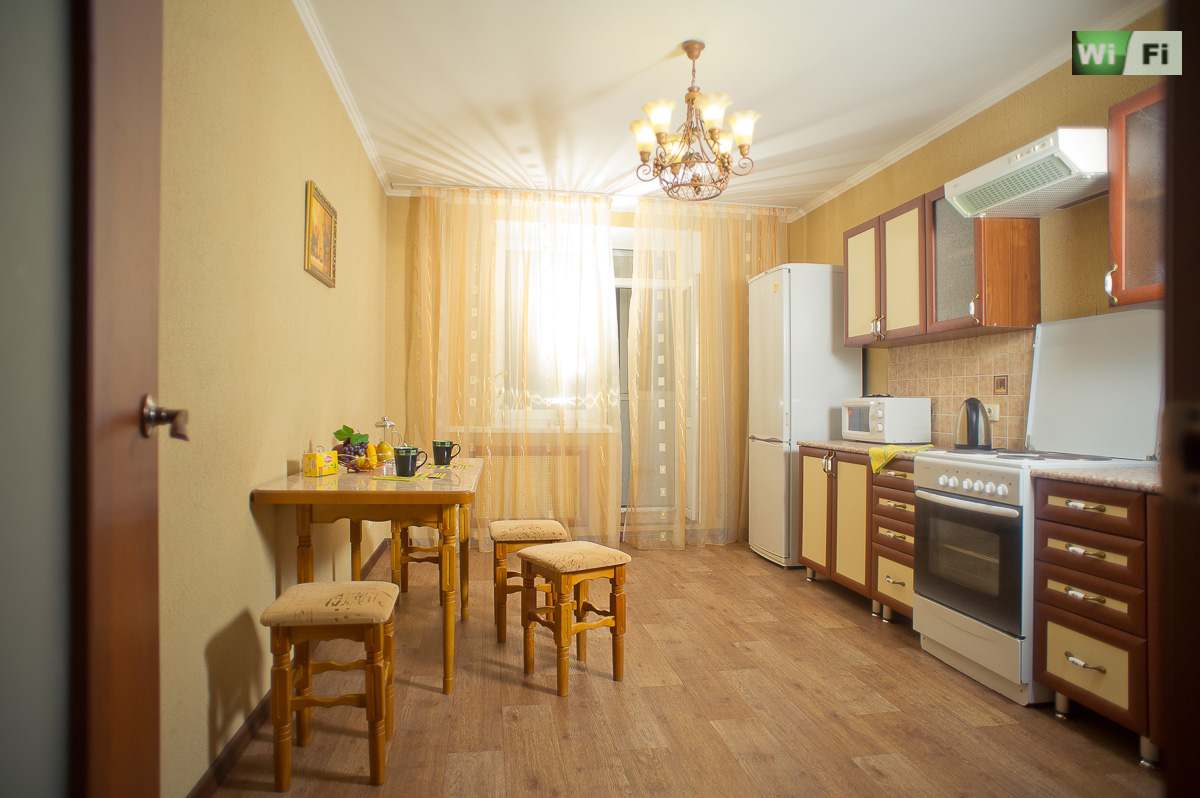 кухня в посуточной трехкомнатной квартире VIP класса по ул. Пушкина