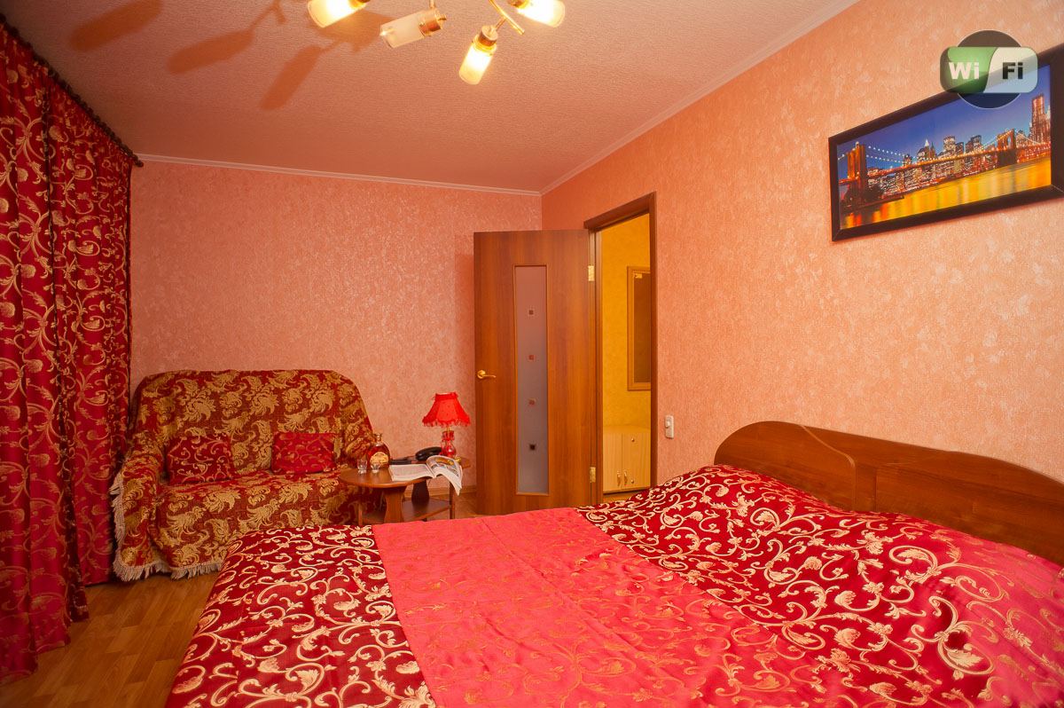 кровать в однокомнатной квартире посуточно по ул. плеханова