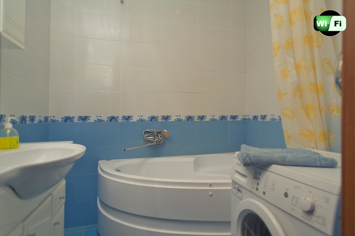 ванная в посуточной двухкомнатной квартире VIP класса с индивидуальной планировкой